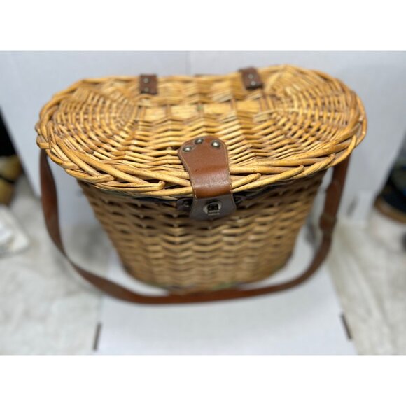 Wicker Picnic Basket With Strap & Plaid Lining - Picture 8 of 9